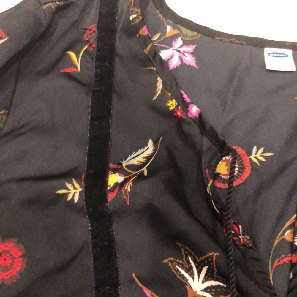 🌻 Old Navy black floral peasant blouse - Picture 7 of 10